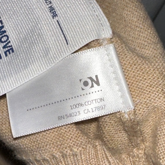 Old Navy Tan cropped Cardigan Sweater size medium - Picture 4 of 4